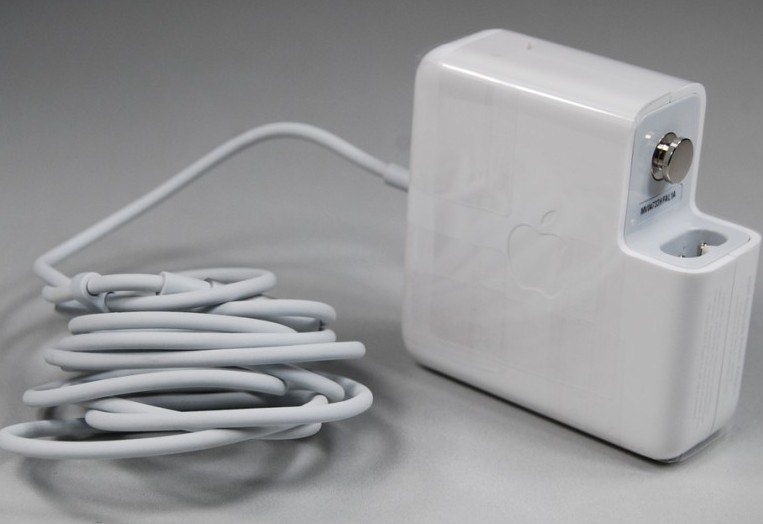 Fake Magsafe Charger without extension chord and Packaging